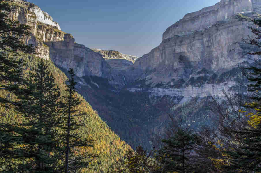 Huesca - parque nacional de Ordesa y Monte Perdido - valle de Ordesa 81 - senda de los Cazadores.jpg